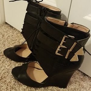 Not your ordinary black wedges!